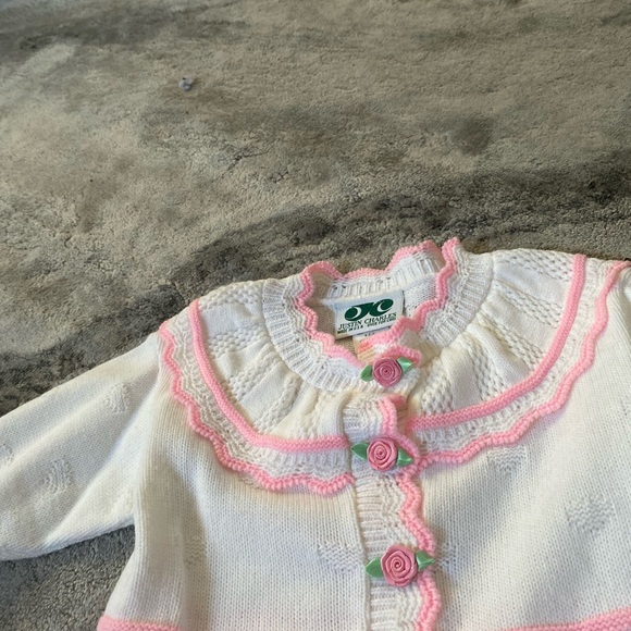 Toddler girls 2 piece sweater and skirt size 2T - Picture 3 of 3